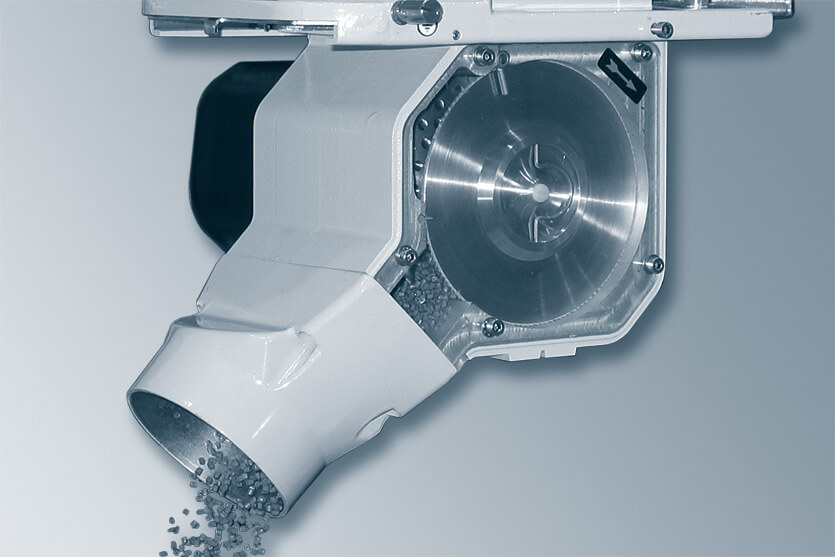 Coperion K-Tron BSP-135 Dosiergerät beim Dosieren von Pellets